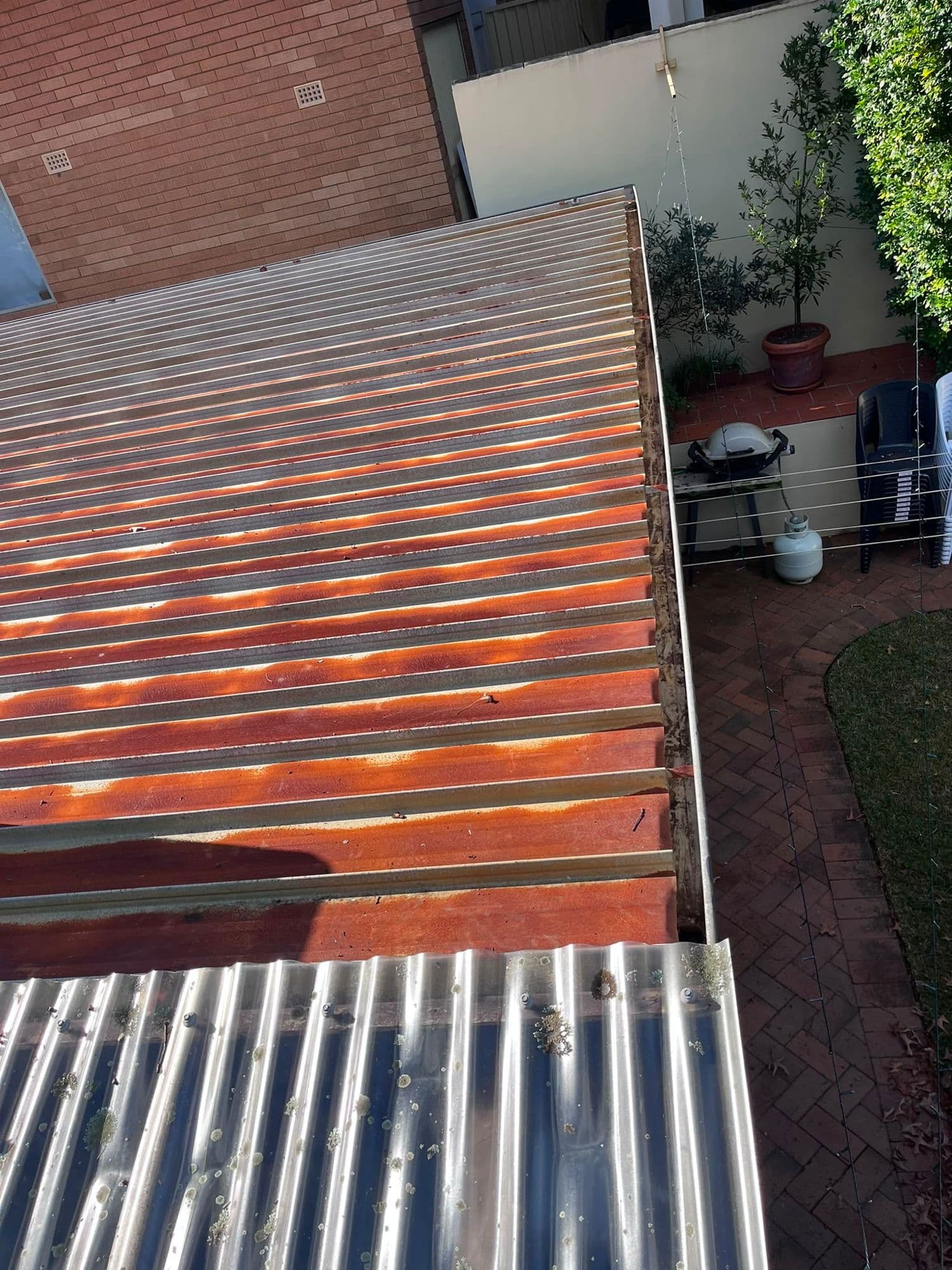 Gutter Cleaning in the Hills District